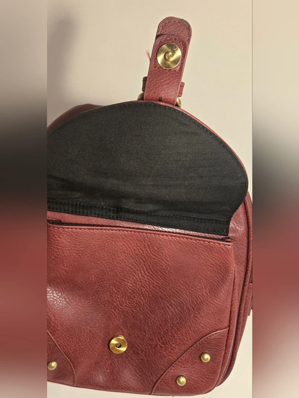 Harry Potter Hogwarts School Crest Maroon Faux Leather Backpack Bag Pockets NWOT